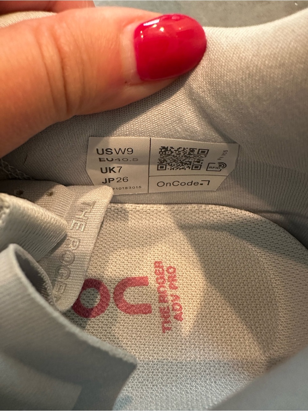 On tennis court Women's size 9 - The Roger Advantage Pro - Picture 4 of 5
